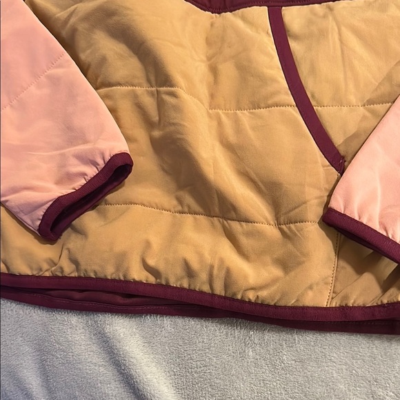 The North Face Quilted Pullover Hoodie - Picture 6 of 9